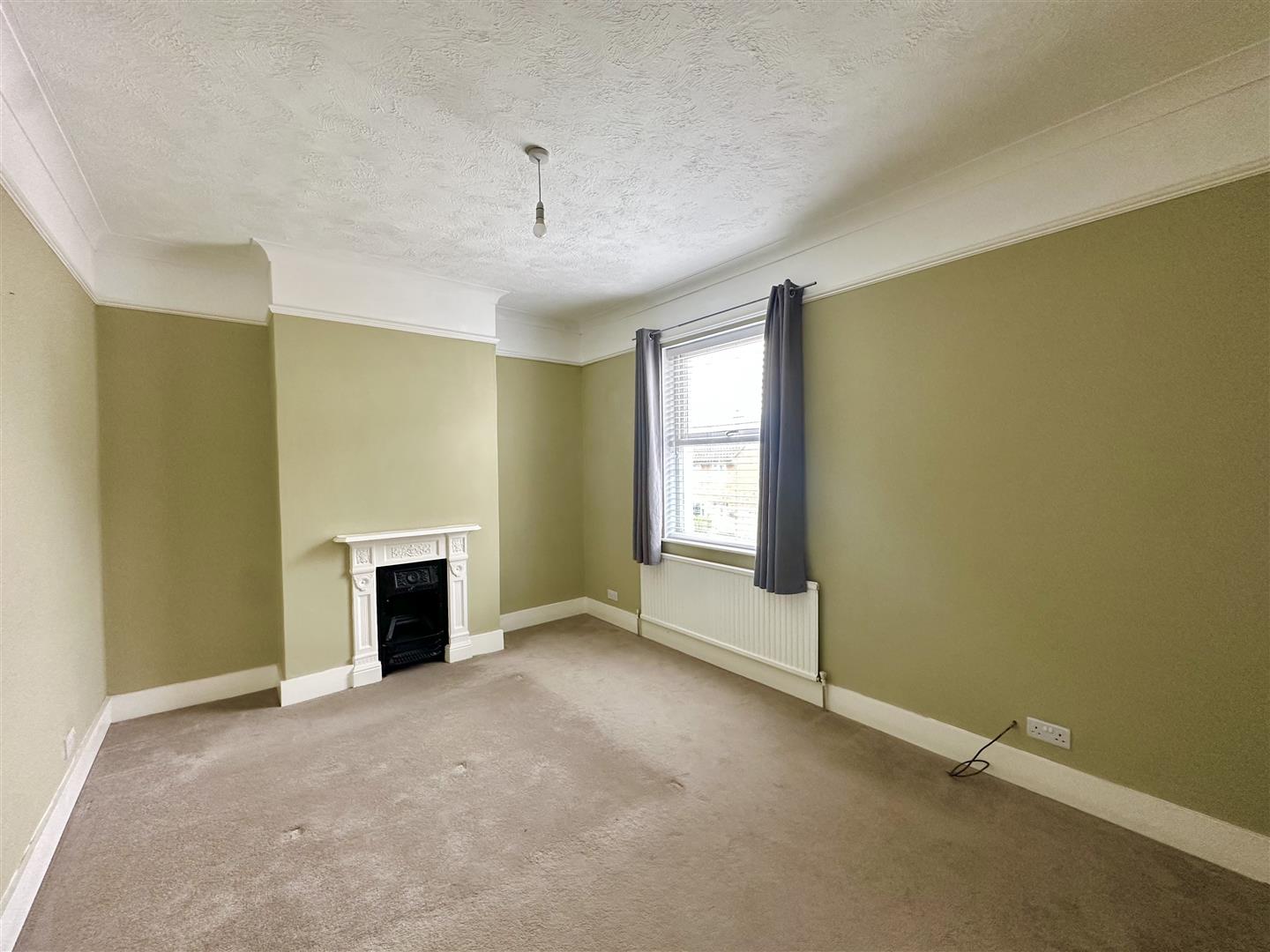 2 bed property in North Terrace, Hastings